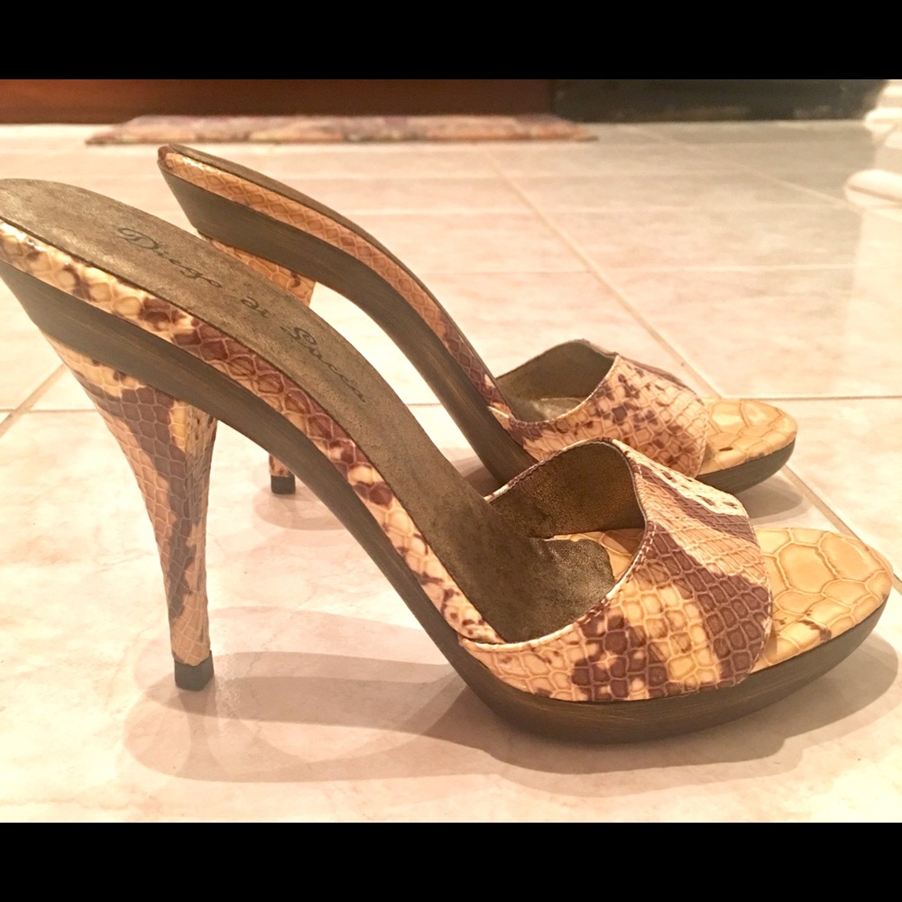 NWOT. Snakeskin sandals by Diego Di Lucca